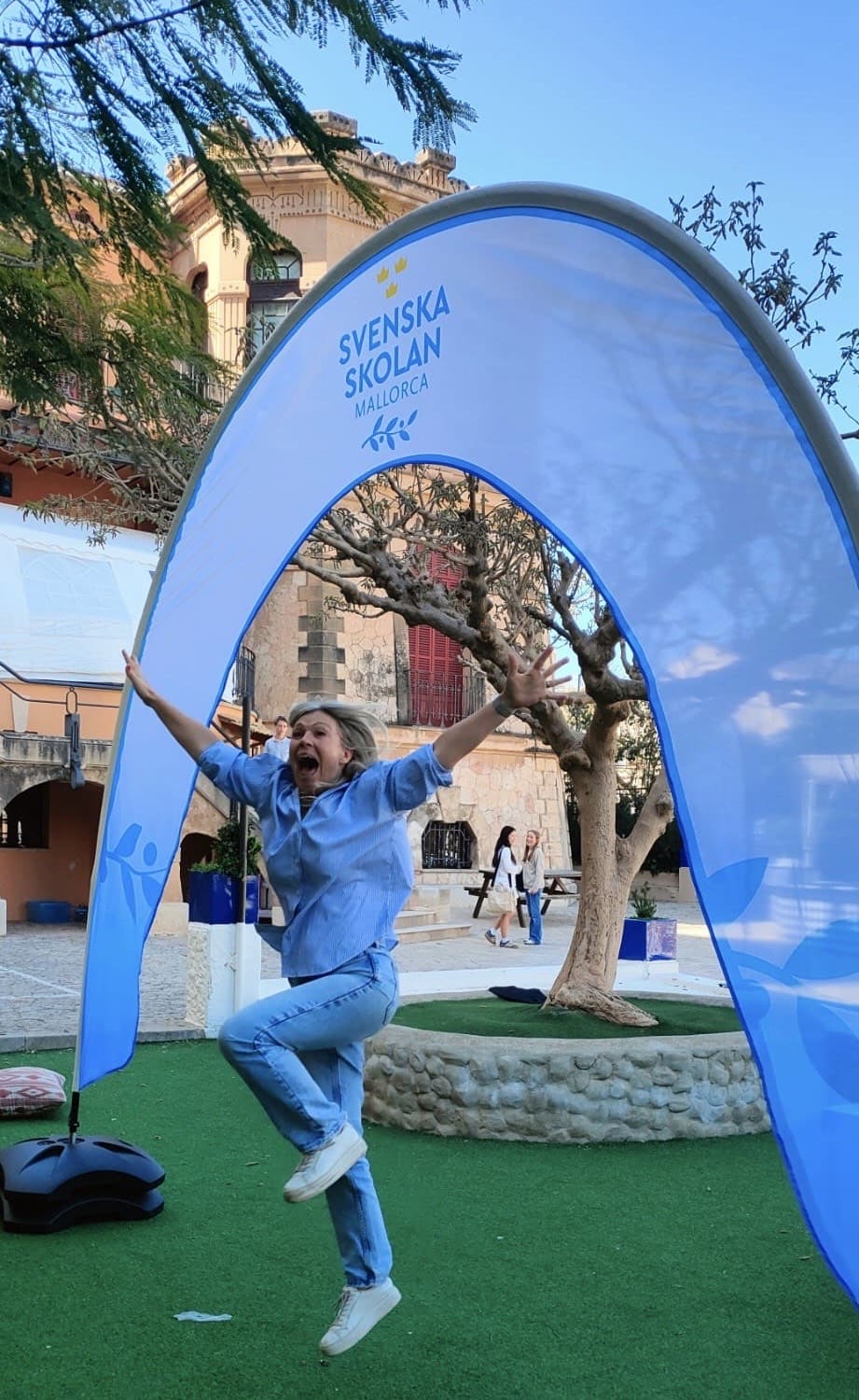 Arco publicitario para el colegio sueco Svenska Skolan.